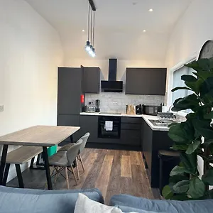 Sapphire Premier W/secure Parking Apartment Cardiff